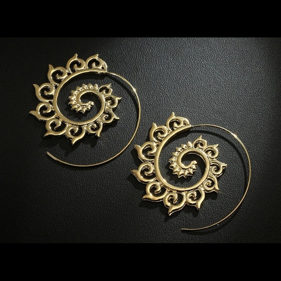 🌟 2/$24 Spiral Dangle Hoops 🌟 - Picture 3 of 6